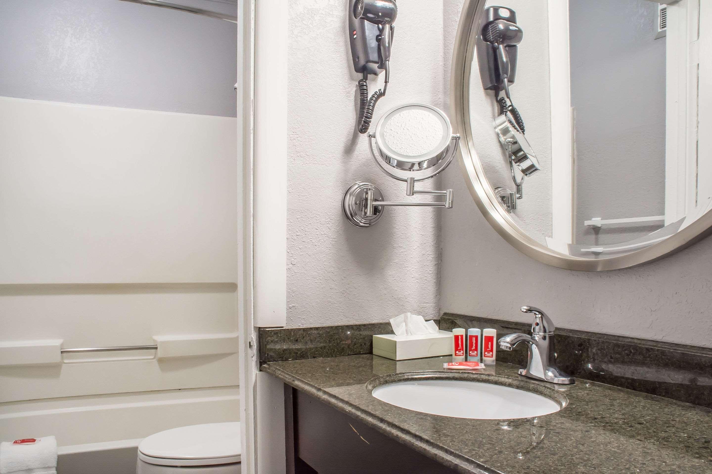 Brockport Econo Lodge מראה חיצוני תמונה